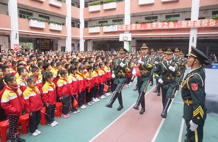 梧州市法治進校園巡講團走進市中山小學(xué)