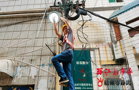 學(xué)德路安裝路燈